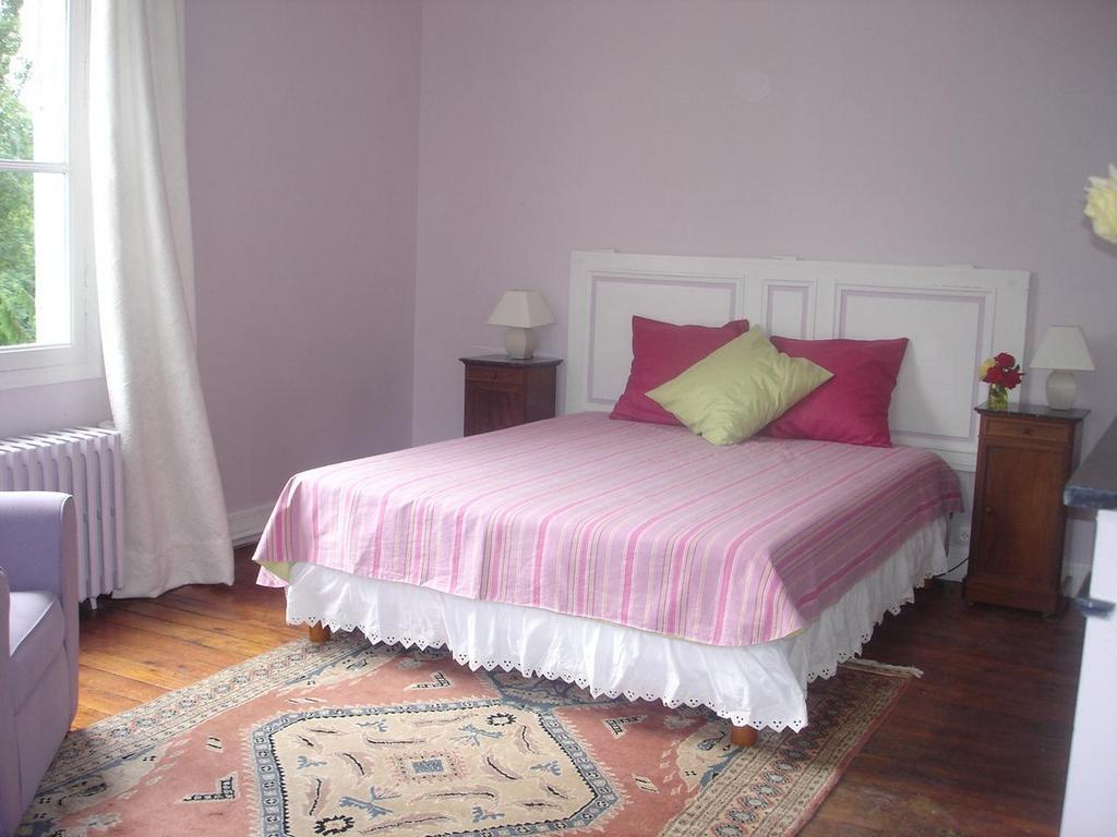 Les Longchamps Bed & Breakfast Neuille Ngoại thất bức ảnh