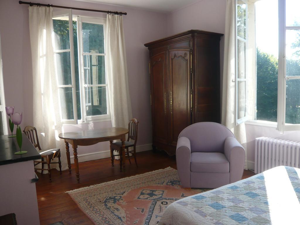 Les Longchamps Bed & Breakfast Neuille Ngoại thất bức ảnh
