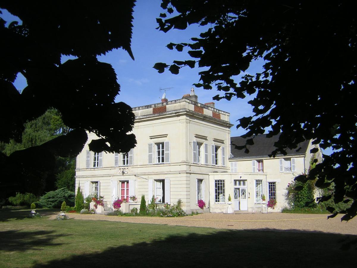 Les Longchamps Bed & Breakfast Neuille Ngoại thất bức ảnh